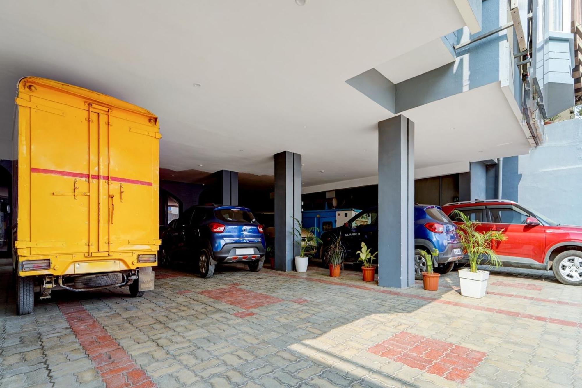 Super Townhouse Four Season Otel Coimbatore Dış mekan fotoğraf